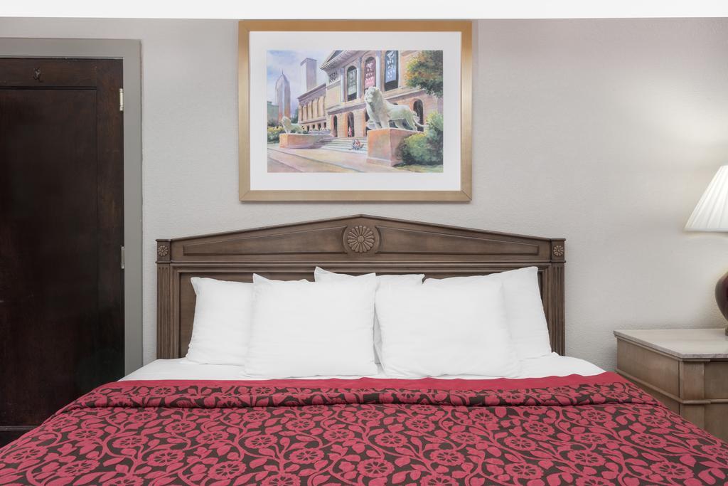 Days Inn By Wyndham Rochester Downtown Экстерьер фото
